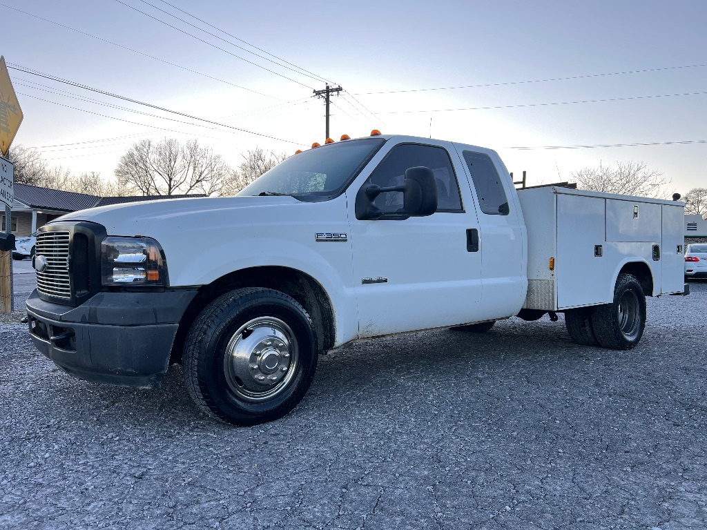2006 Ford F-350 Super Duty Chassis Cab Lariat