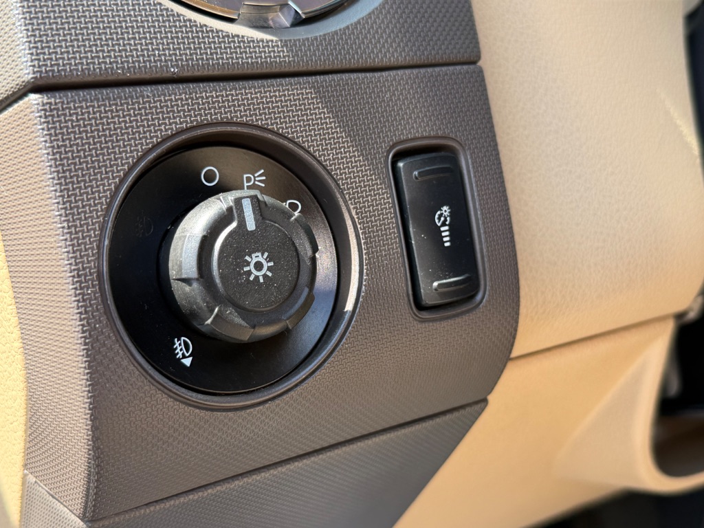 2015 Ford F-350 Super Duty XLT - Photo 24