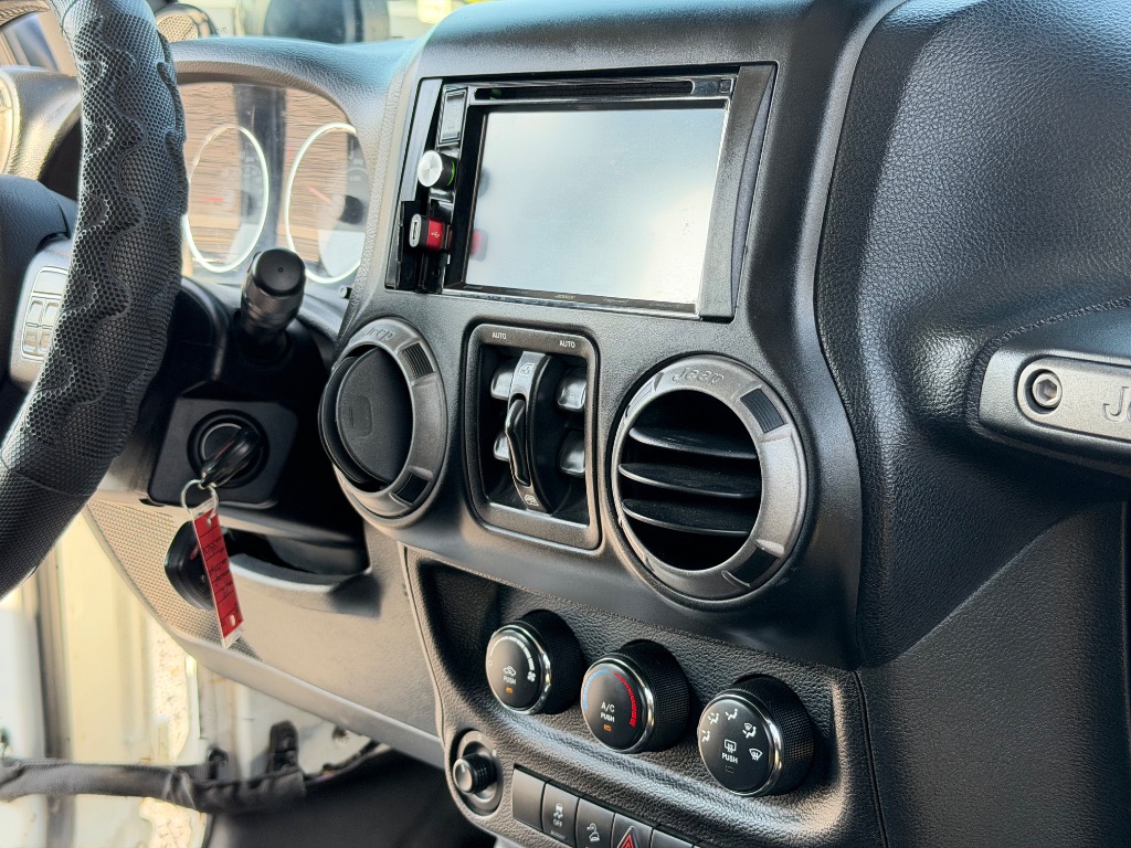 2012 Jeep Wrangler Unlimited Sport - Photo 18